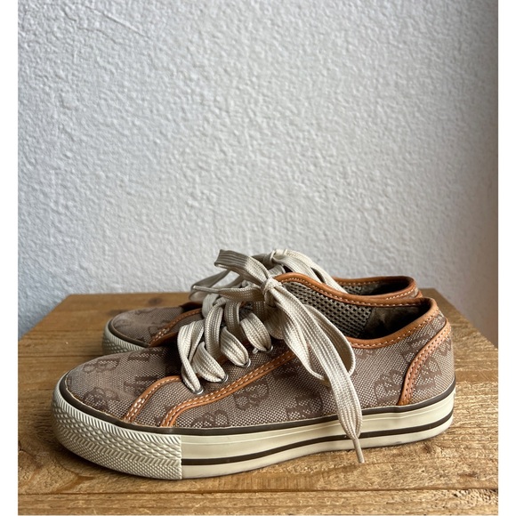 Vintage Dooney and Bourke Tan Logo Sneakers 6 - Picture 2 of 7